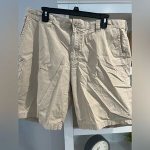 Men’s Columbia lightweight khaki shorts